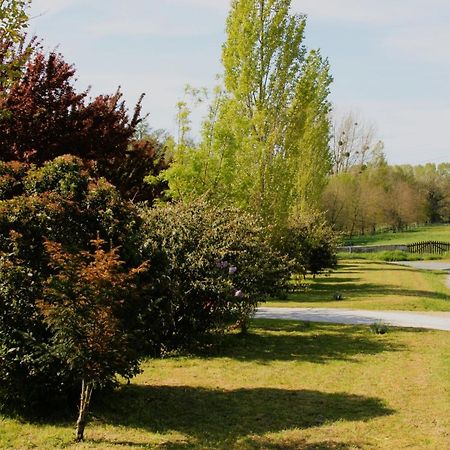 Apartmán Gite De La Petite Vallee Saint-Savinien Exteriér fotografie